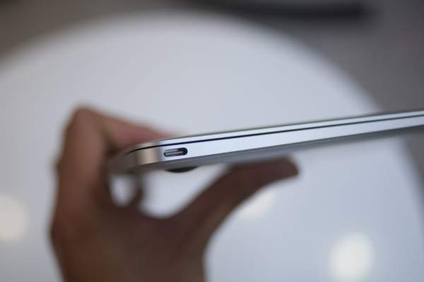Macbook 12 inch bị “khoá” ngay khi xuất hiện tại Việt Nam 10
