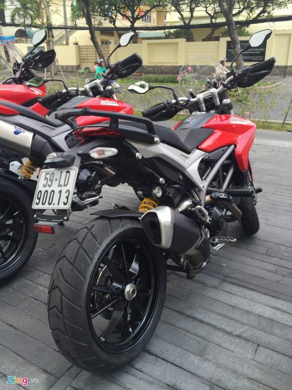 Johnny Trí Nguyễn tham gia phượt xuyên Việt bằng xe Ducati 6