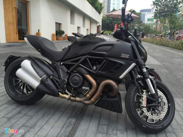 Johnny Trí Nguyễn tham gia phượt xuyên Việt bằng xe Ducati 7