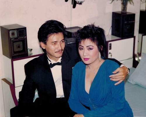 Nguyễn Hưng khoe ảnh tình cảm với vợ thời trẻ 30