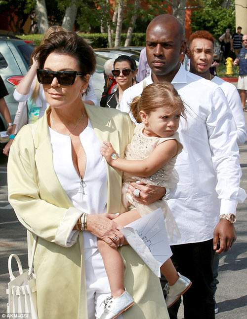 Gia đình Kim Kardashian "ton sur ton" đi đón lễ Phục sinh 15