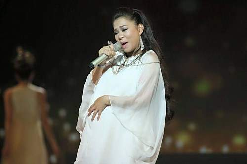 Bà bầu Thu Minh khiến khán giả thót tim trên sân khấu 3