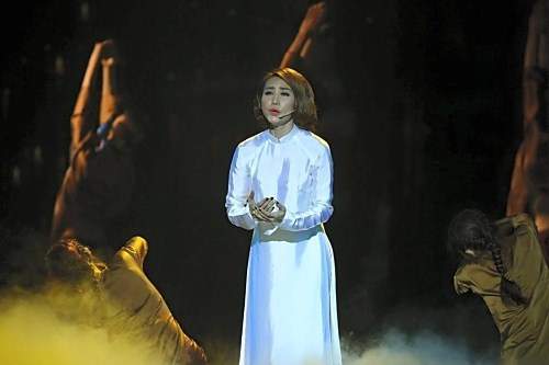 Bà bầu Thu Minh khiến khán giả thót tim trên sân khấu 12