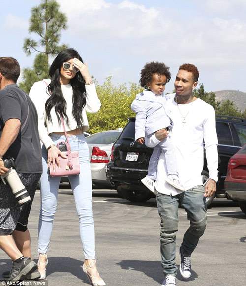 Gia đình Kim Kardashian "ton sur ton" đi đón lễ Phục sinh 12