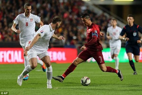 Ronaldo im tiếng trong chiến thắng của Bồ Đào Nha 3