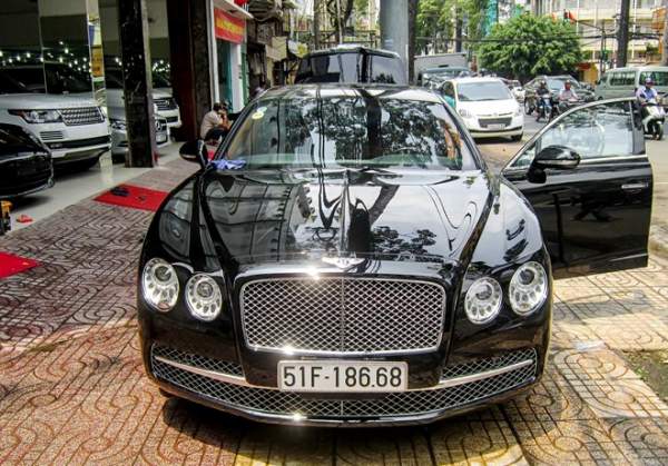 Bentley đời mới giá 13 tỷ đeo biển đẹp tại Sài Gòn 2