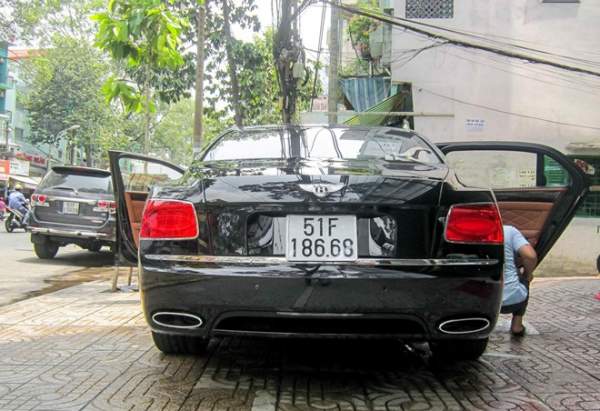 Bentley đời mới giá 13 tỷ đeo biển đẹp tại Sài Gòn 4