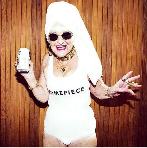 Cụ bà 86 tuổi cuốn hút kỳ lạ quảng cáo áo tắm 6