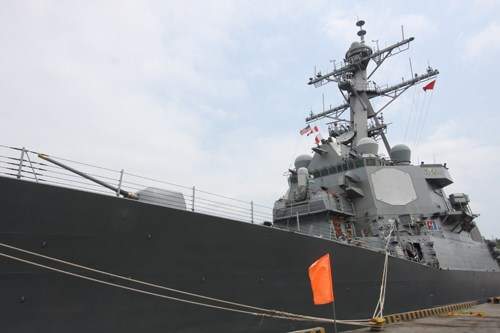 Khám phá sức mạnh tàu khu trục Mỹ mang tên lửa dẫn đường 4
