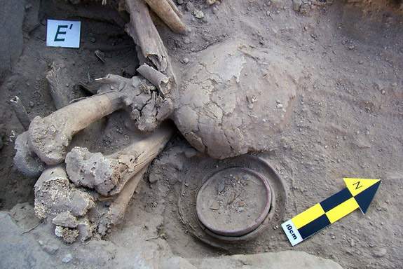 Phát hiện hàng chục ngôi mộ chứa trăm xác ướp cổ 1.200 năm tuổi ở Peru 3
