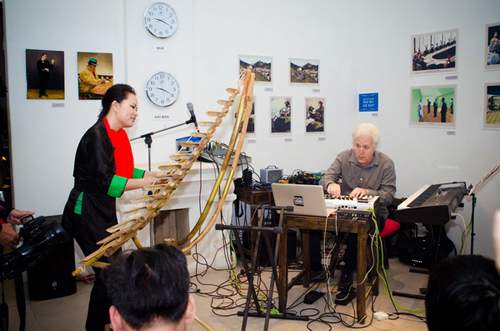 Nghệ sĩ Việt, Mỹ kết hợp nhạc dân tộc với âm thanh điện tử 2