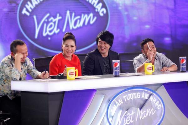 Hot boy bán kẹo kéo xuất hiện trong tập 2 Vietnam Idol 10