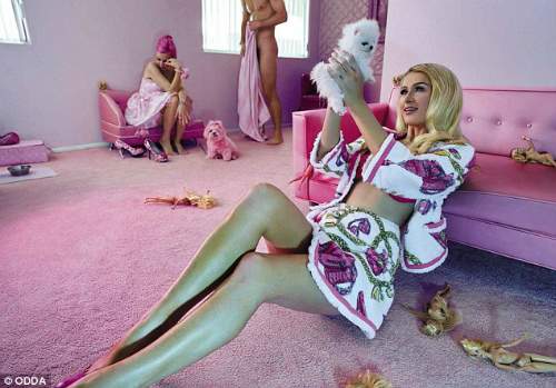 Paris Hilton hóa búp bê Barbie siêu gợi cảm 3
