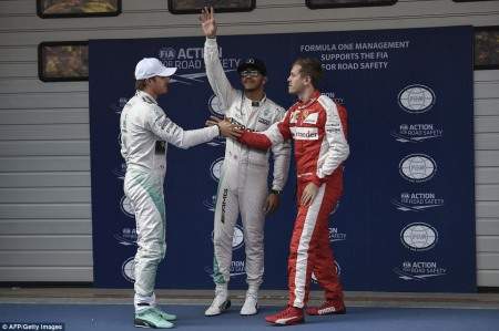 Hamilton giành pole lần thứ ba liên tiếp 6