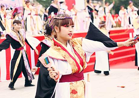 Nữ sinh Việt cuốn hút trong điệu múa yosakoi Nhật Bản 5