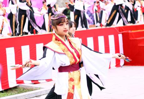 Nữ sinh Việt cuốn hút trong điệu múa yosakoi Nhật Bản 4