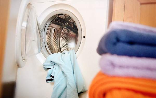 3 cách xử lý quần áo có mùi hôi và ẩm mốc ngày mưa nồm 3