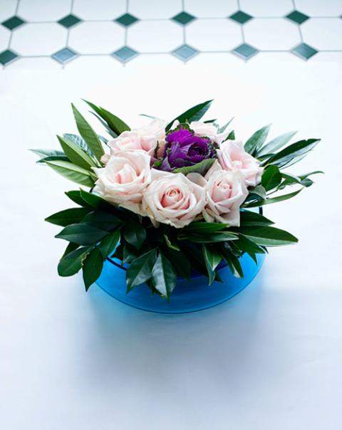 Cách cắm hoa bằng đĩa trang trí bàn ăn tuyệt đẹp 8