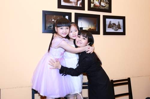 Vợ chồng Trang Nhung "nhà trăm tỷ" mở tiệc cho con gái 9