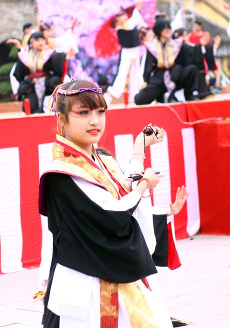 Nữ sinh Việt cuốn hút trong điệu múa yosakoi Nhật Bản 2