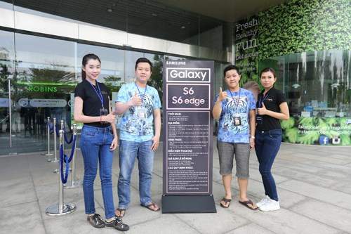 Xếp hàng từ 4 giờ sáng ở Phú Mỹ Hưng để mua Galaxy S6 3