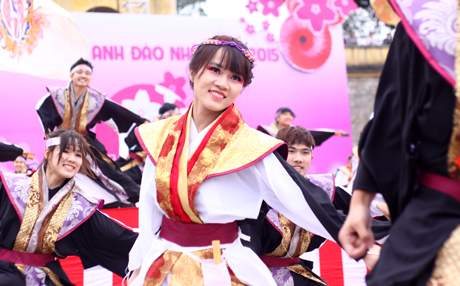 Nữ sinh Việt cuốn hút trong điệu múa yosakoi Nhật Bản 8