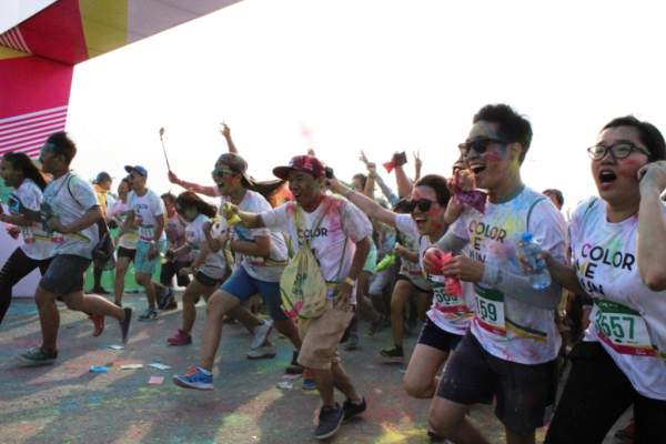Giới trẻ Sài Gòn hào hứng tham gia đường đua sắc màu 5