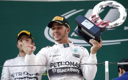 Lewis Hamilton giành chiến thắng tuyệt đối 4