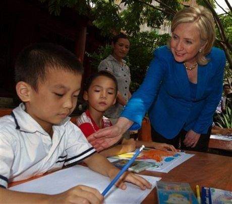 Hillary Clinton và 4 lần tới Việt Nam 7