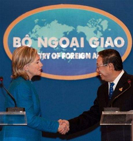 Hillary Clinton và 4 lần tới Việt Nam 5