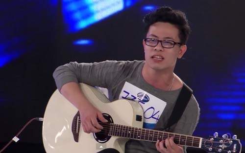 "Chàng trai kẹo kéo" khóc nức nở trong Vietnam Idol 15