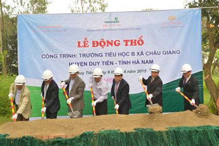 VietcomBank tài trợ 2,5 tỷ đồng xây dựng Trường tiểu học B xã Châu Giang thuộc tỉnh Hà Nam 3