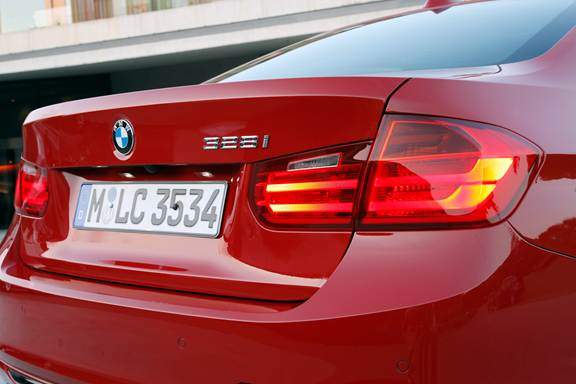 Mừng sinh nhật, BMW Series 3 giảm giá 4