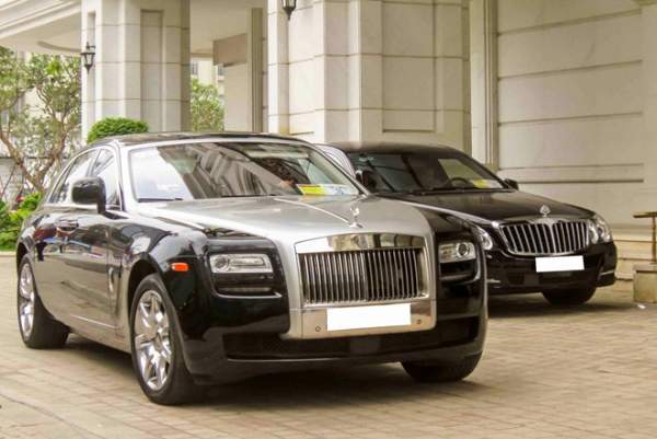 Cặp đôi xe siêu sang Rolls-Royce, Maybach hội ngộ ở Sài Gòn 4