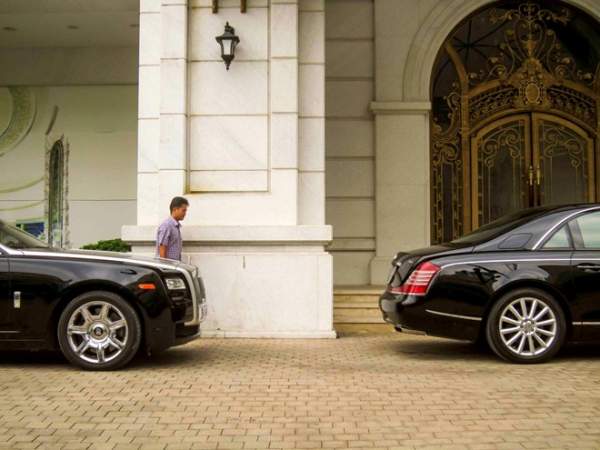 Cặp đôi xe siêu sang Rolls-Royce, Maybach hội ngộ ở Sài Gòn 3