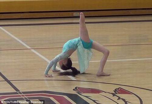 Bé gái múa ballet bằng 1 chân khiến triệu người rơi lệ 2