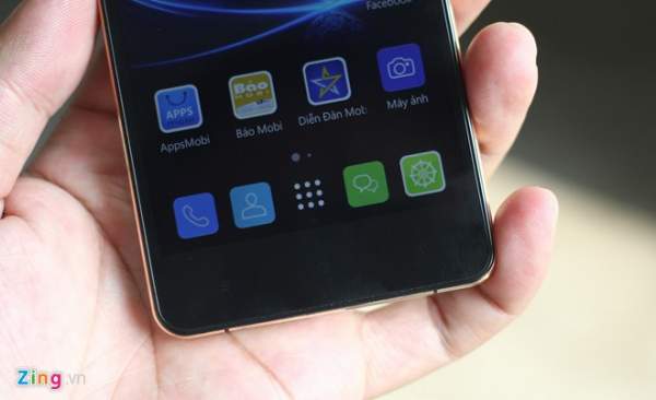 Ảnh thực tế smartphone Việt mỏng 6,9 mm, mạ vàng 2