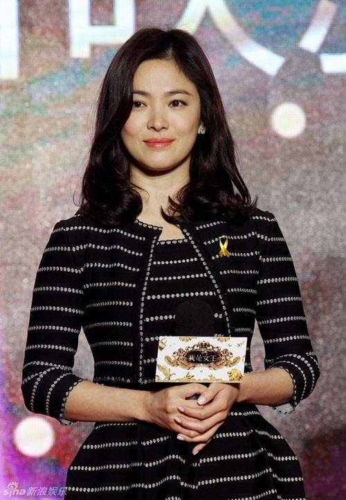 Song Hye Kyo tươi rói bên vợ chồng Y Năng Tịnh 3