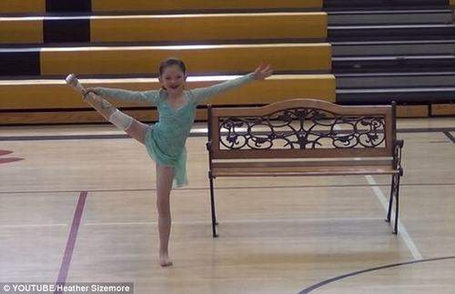 Bé gái múa ballet bằng 1 chân khiến triệu người rơi lệ 8