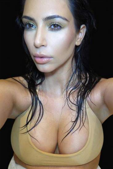 Kim Kardashian đưa hình nude vào sách ảnh 2