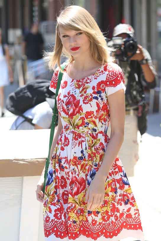 Mùa hè diện váy hoa vintage đẹp như Taylor Swift 15