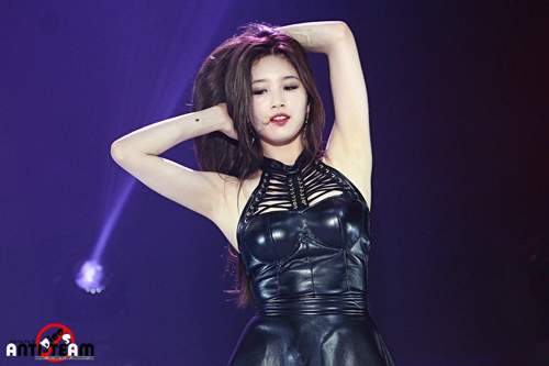 Ngắm bạn gái Lee Min Ho "sexy hết cỡ" trên sân khấu 12