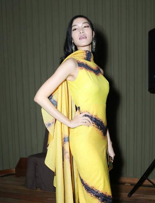 Angela Phương Trinh diện thời trang "lạ" đến "Elle Style Awards 2015" 11