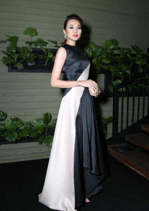 Angela Phương Trinh diện thời trang "lạ" đến "Elle Style Awards 2015" 9
