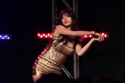 Ngắm bạn gái Lee Min Ho "sexy hết cỡ" trên sân khấu 10