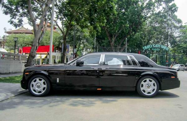 Rolls-Royce Phantom Series II giá 30 tỷ trên đường Sài Gòn 2