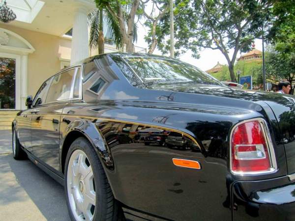 Rolls-Royce Phantom Series II giá 30 tỷ trên đường Sài Gòn 5