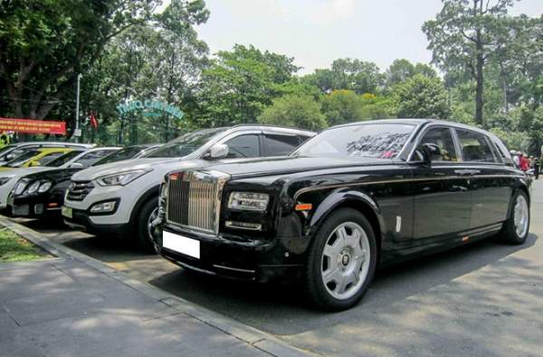 Rolls-Royce Phantom Series II giá 30 tỷ trên đường Sài Gòn 4