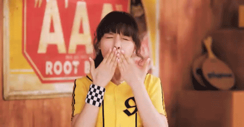 Sao Kpop gửi nụ hôn ngọt ngào hớp hồn fan 14