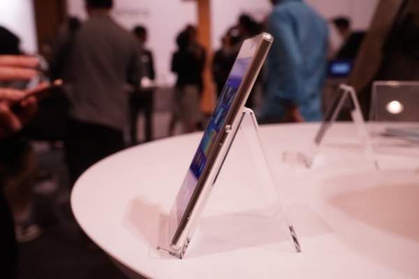 Ảnh thực tế Sony Xperia Z4 siêu mỏng vừa ra mắt 4